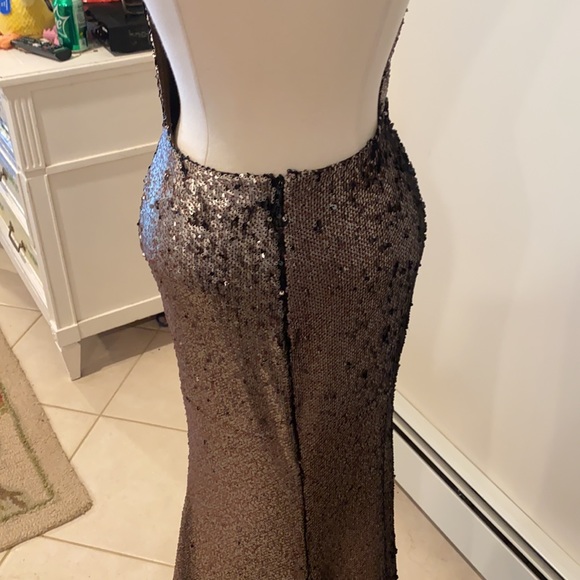 Gorgeous Sequined Gown in great condition. Love the sparkles - Picture 14 of 16